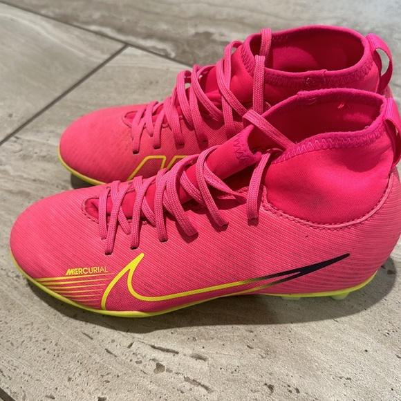 Youth Nike Pink Mercurial Super Fly Size 2.5 Very good condition - Picture 2 of 3